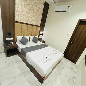 Hotel Amazing - Asalpha Metro Station